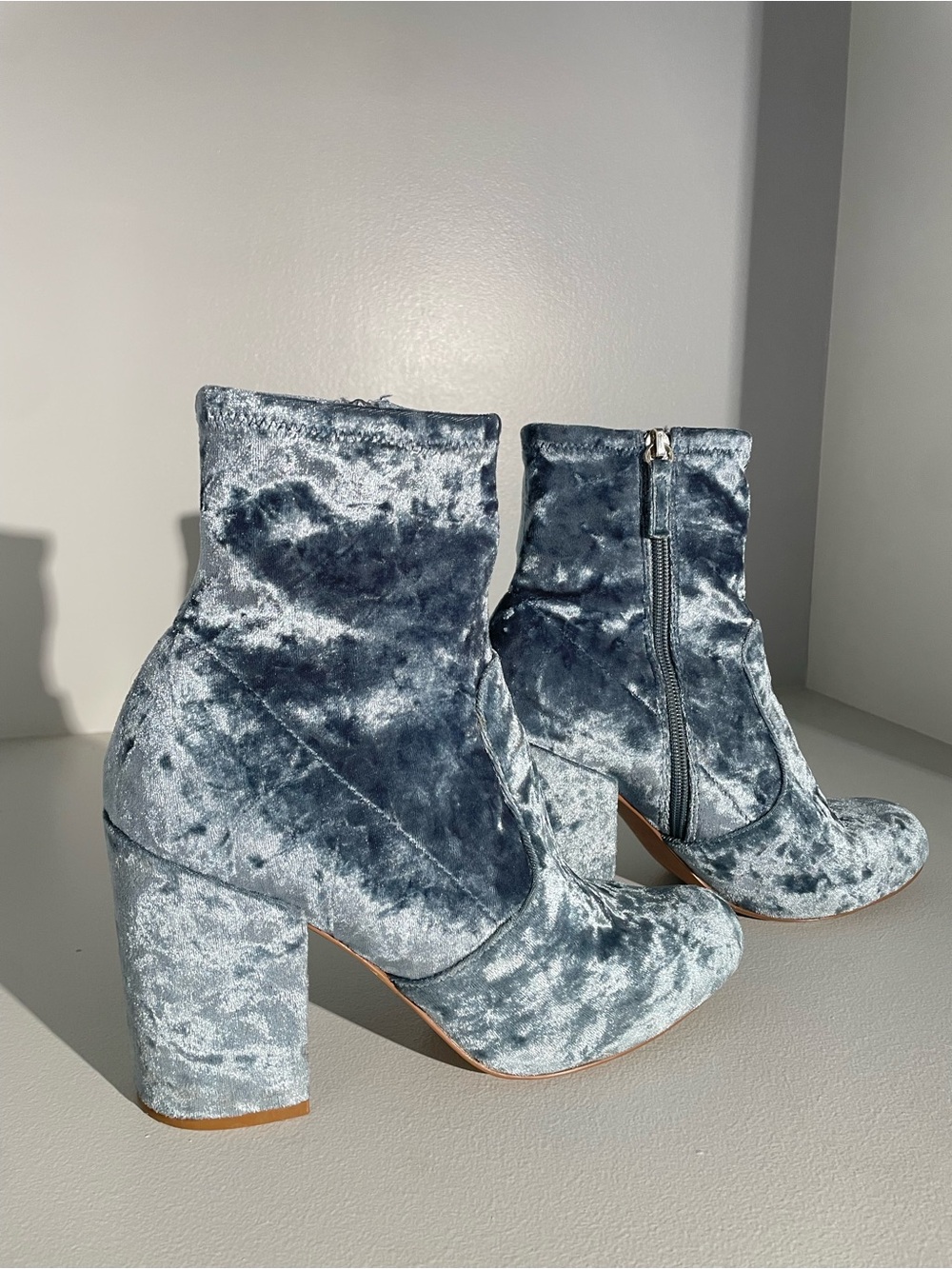 STEVE MADDEN Gaze Ice Blue Crushed Velvet Sock Booties - Size 9